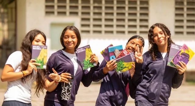 Despiertan curiosidad lectora en jóvenes de Caricuao con obras del Boom latinoamericano