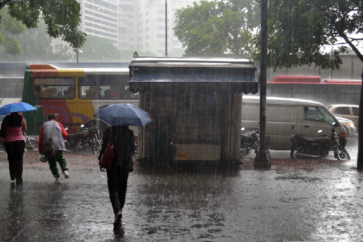 Autoridades pronostican lluvias y lloviznas en gran parte del país