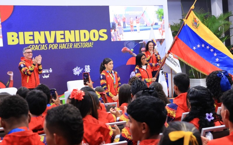 Presidenta (E) Delcy Rodríguez lideró reconocimiento a deportistas nacionales que estuvieron en los IV Juegos Suramericanos de la Juventud