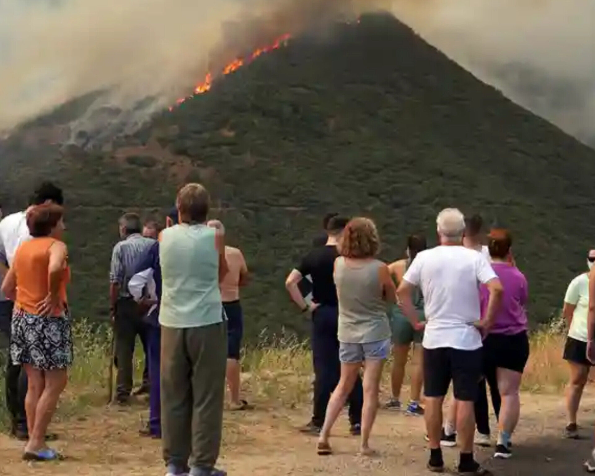 Olas de incendios azotan a España 