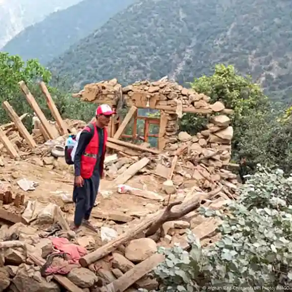En Afganistán continua la búsqueda de supervivientes del terremoto en zonas remotas