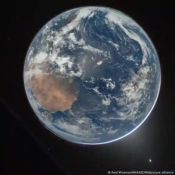 Artemis II casi a mitad de camino en viaje hacia la Luna