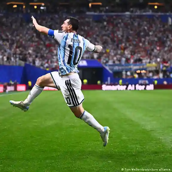 Argentina avanza a cuartos del Mundial tras vencer a Egipto