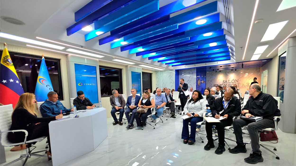 Conatel coordina esfuerzos con el sector telecomunicaciones para recuperar conectividad en La Guaira
