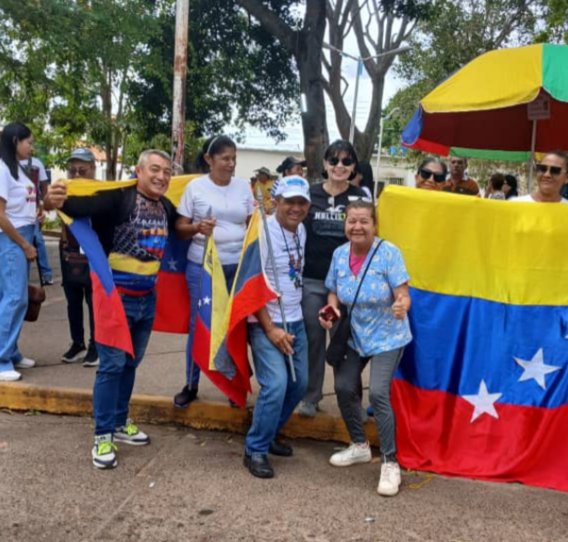 ZARAZA: Docentes demandan salarios dignos 