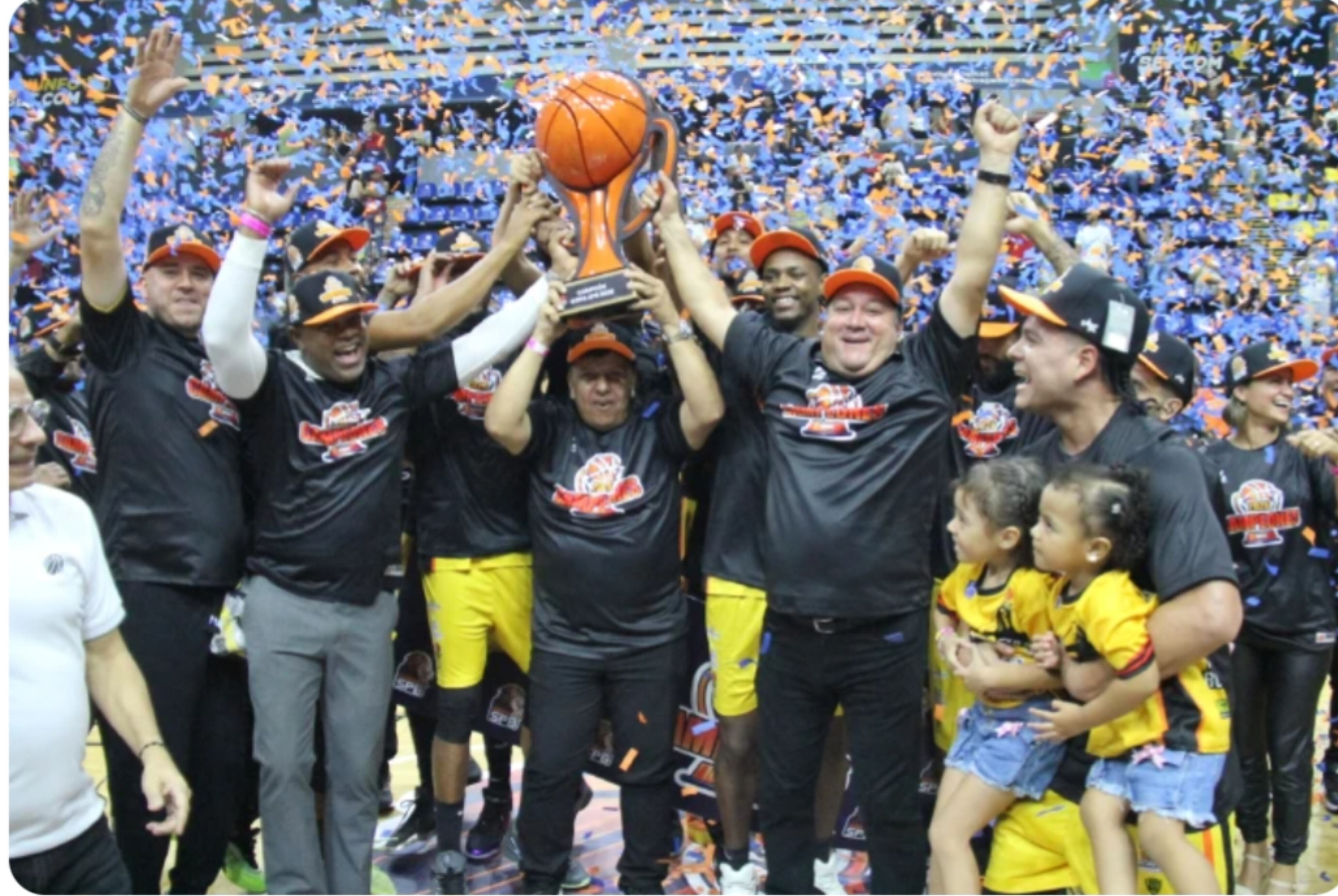 Gaiteros del Zulia campeón de la Superliga tras vencer a Cocodrilos