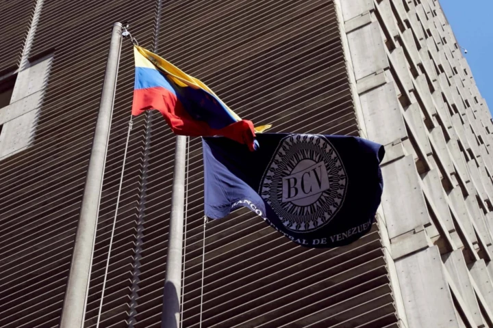 El dólar se cotiza en Bs. 592,51 y el euro en Bs. 687,69  este 16 de junio 