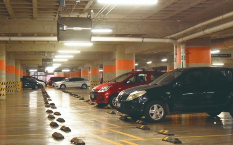 AN evalúa regular tarifas de estacionamientos