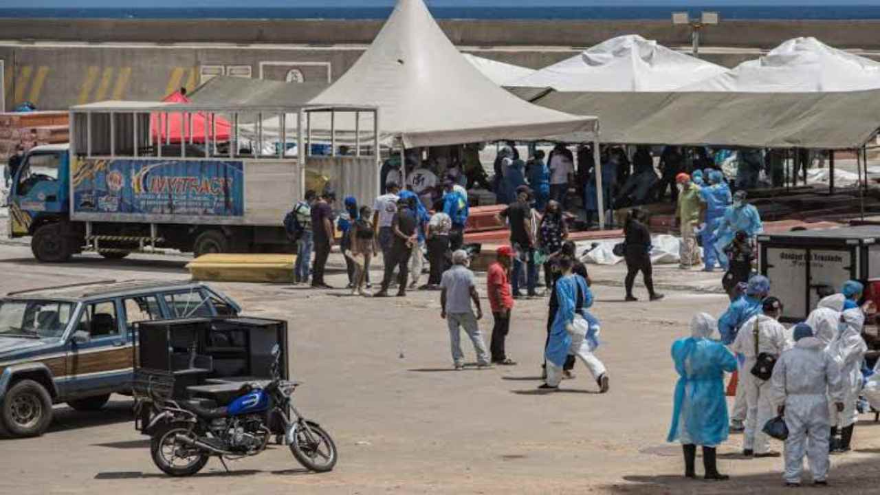 Urgen a familiares a identificar a 38 niños en La Guaira 