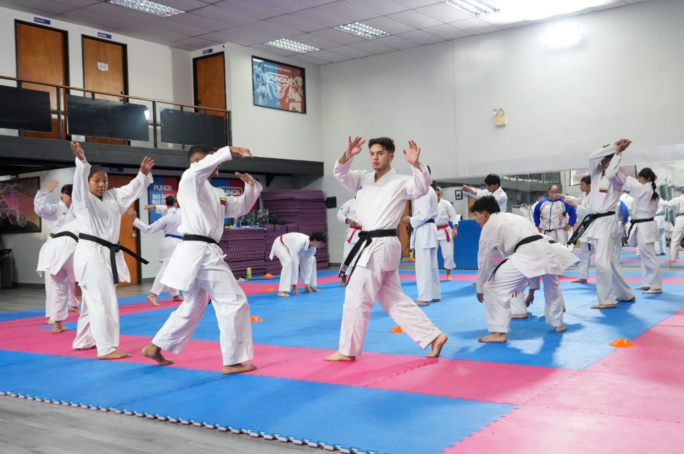 Karate juvenil preparado para el combate