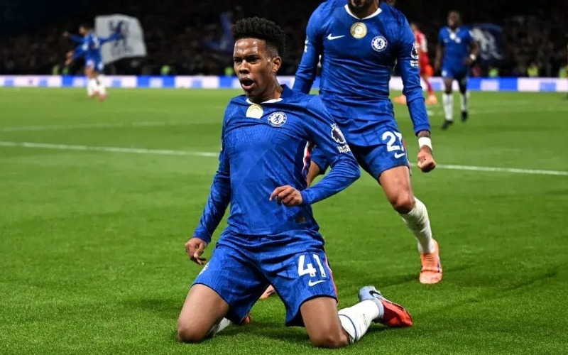 Chelsea logró rescatar valioso empate frente a Liverpool 